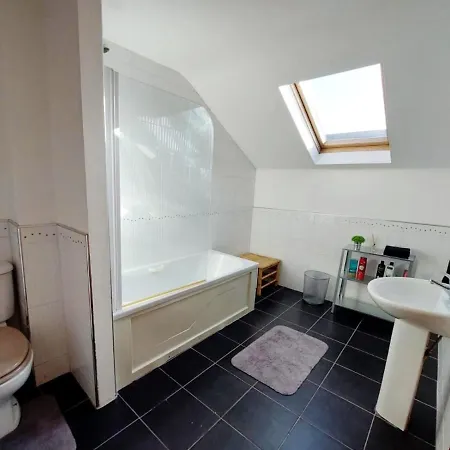 Private In House Close To Guest house